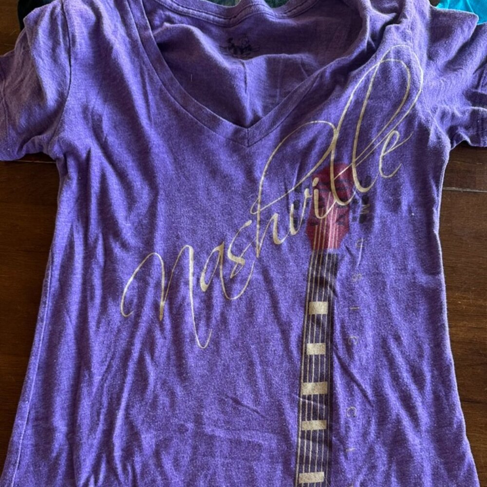 Nashville Graphic T-Shirt Women’s Size Small Purple Guitar Tee Bee Easy